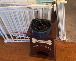 Dog gates / supplies