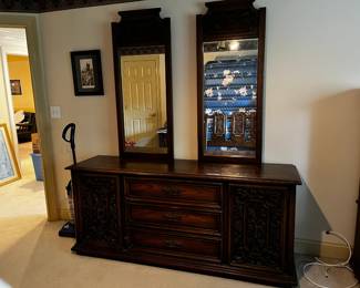 #29	Wood dresser Broyhill w 2 mirrors 27x31x72" Mirrors 21x50" 9 drawers UPSTAIRS YOU MOVE	 $100.00 