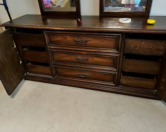 #29	Wood dresser Broyhill w 2 mirrors 27x31x72" Mirrors 21x50" 9 drawers UPSTAIRS YOU MOVE	 $100.00 
