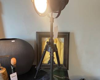 Adjustable Tripod Metal Table Lamp 