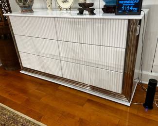 White read six drawer dresser with metal silvertrim