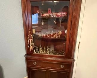 Corner Hutch