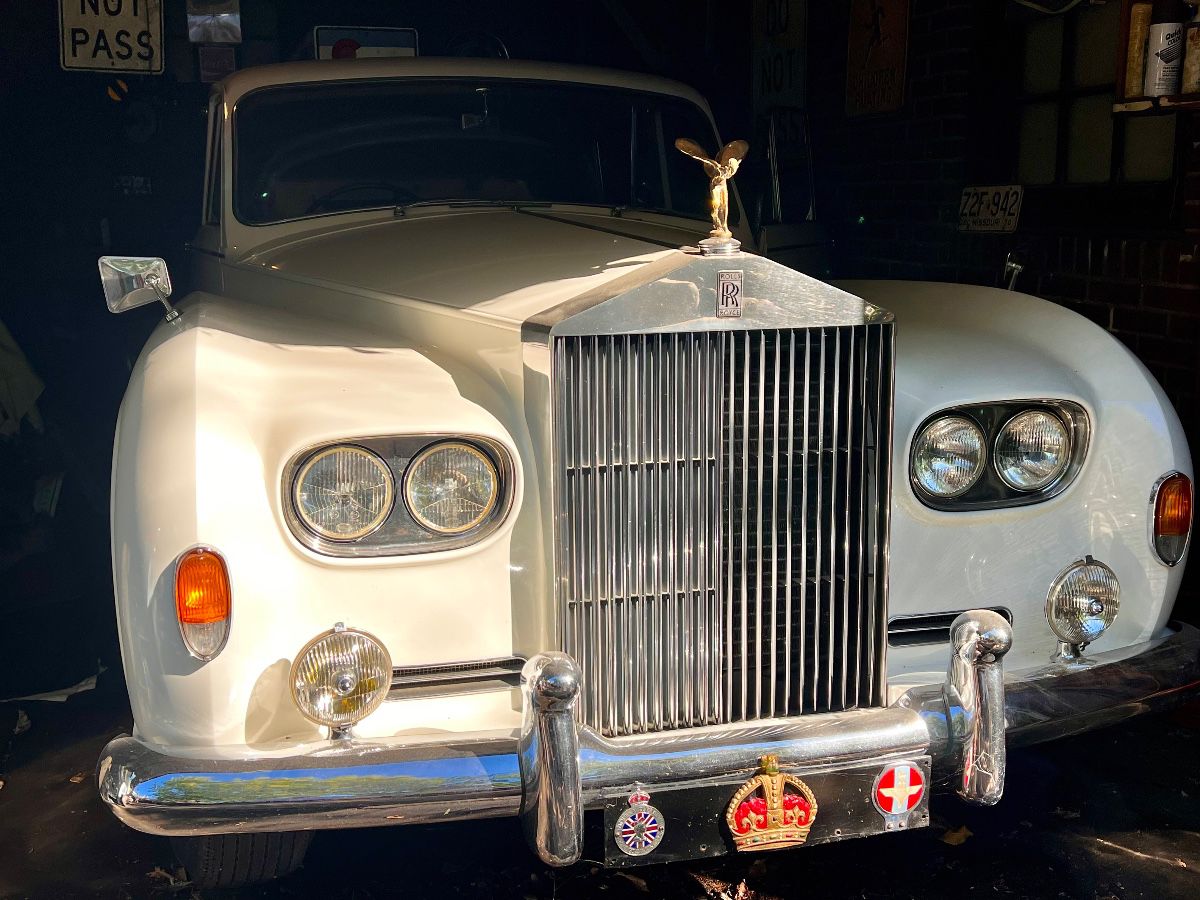 SUPERB 1963 ROLLS ROYCE PHANTOM V, LIMOUSINE VERSION FEATURING THE L SERIES 6230 CC V8 ENGINE AND 4 SPEED AUTOMATIC TRANSMISSION