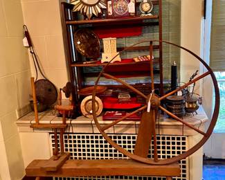 ANTIQUE SPINNING WHEEL