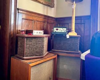 PAIR OF VINTAGE BOSE 901 SPEAKERS WITH ORIGINAL EQUALIZER SITTING ON TOP OF A PAIR OF VINTAGE JBL CABINET LOUD SPEAKERS