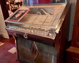 WURLITZER JUKE BOX