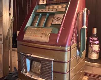 SUPURB ANTIQUE 5 CENT MILLS ONE ARM BANDIT SLOT MACHINE