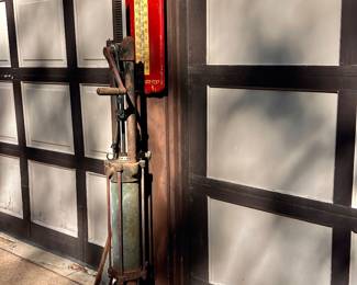 ANTIQUE GAS PUMP...LOTS MORE PICTURES COMING...STAY TUNED