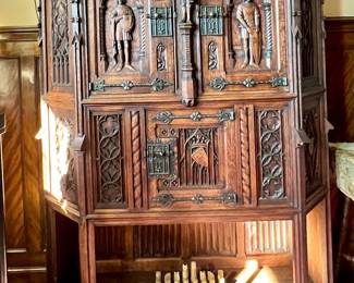 HANDSOME ANTIQUE ORNATELY CARVED GOTHIC STYLE CABINET