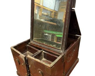 Early traveling box w/shaving mirror