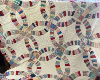 Cheerful Handmade Vintage Double Wedding Ring Quilt