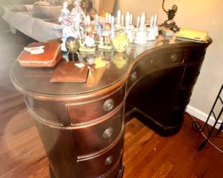 Kidney shaped desk