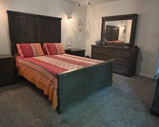 Gray distressed Farmhouse 7pc Queen Bedroom Set. Plus Purple Hybird Matresses! 