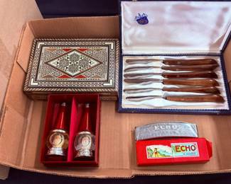 Horner Harmonica Santa Salt and Peppers Steak Knives
