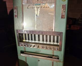 Vintage National Cigarette Vending Machine Series 113 - Has both keys and Tags
