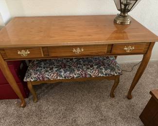 QUEEN ANNE STULE TABLE AND BENCH
