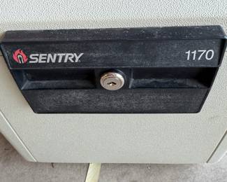 SENTRY SAFE WITH KEY