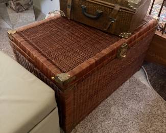 LARGE RATTAN BASKET CAN USE AS COFFEE TABLE