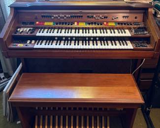 Yamaha E-70 Organ