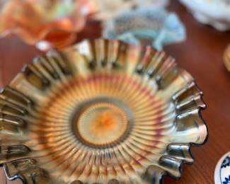 Carnival glass ruffled bowl, marigold iridescent