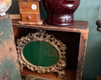 Majolica face jug, coffee grinder, brass frame