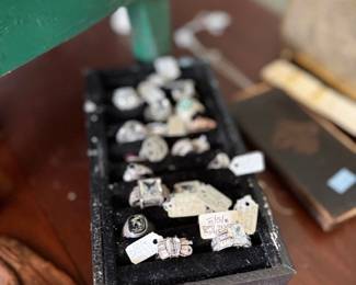 Tray of vintage sterling and costume rings