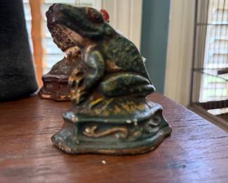 Antique cast iron frog doorstop, original paint
