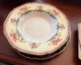 Vintage tulip border china plates