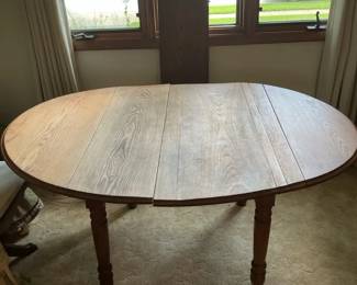 Vintage Farmhouse Expandable Table