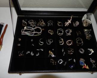 Lots of Jewelry