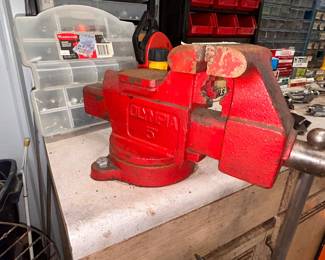 Olympia Vise
