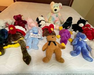 038-BR2: Box o’ Beanie Babies (Box E)