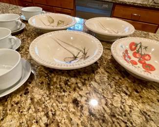 066-KIT: Williams-Sonoma Soup & Serving Dishes