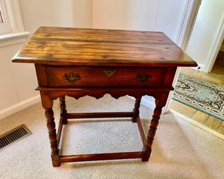 007-DEN: Antique English Country Style Side Table