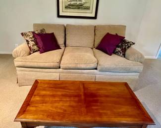 008-DEN: Henredon Sofa Vignette