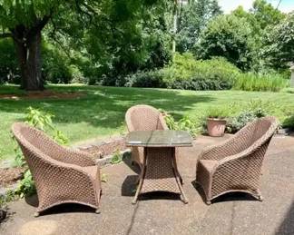 145-MM: La-Z-Boy Outdoor/Indoor Resin Wicker Patio Set