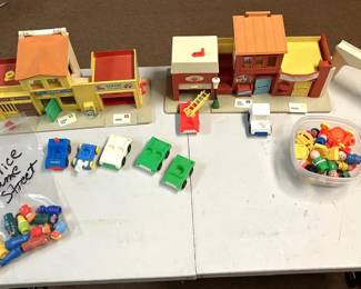 125-BON: Vintage Fisher-Price Town & Little People Assortment (#997)