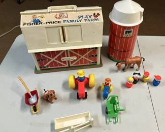 126-BON: Vintage Fisher-Price Family Play Farm (#915)