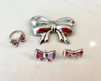 149-J: Vintage Sterling Silver Puffy Ribbon Bow Brooch, Earrings and Ring Set