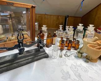 113-BON: A Pharmacist’s Antique Pharmacy Collection
