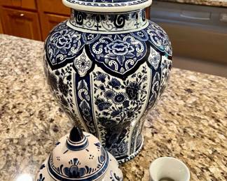 069-KIT: Delft Blue and White Urns and Bud Vase