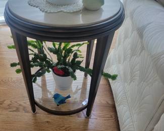 PRESALE - $80 VINTAGE MARBLE TOP CLASSIC ROUND COFFEE TABLE WITH MATCHING $50 END TABLE(RUG NOT FOR SALE)