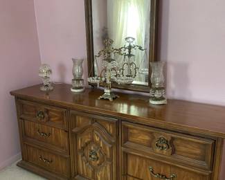 Dresser (matches other pieces)