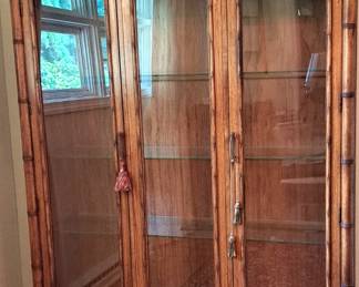 THOMASVILLE CHINA CABINET BEAUTIFU;L