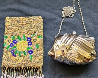 BEADED PURSE & CLAMSHELL
