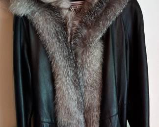 FUR COAT W LEATHER