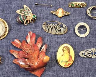 BROOCHES PINS