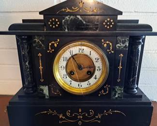 VICTORIAN MANTLE CLOCK LOOK UP