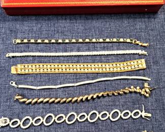 BRACELET LOT