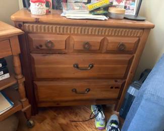 Dale chest of drawers